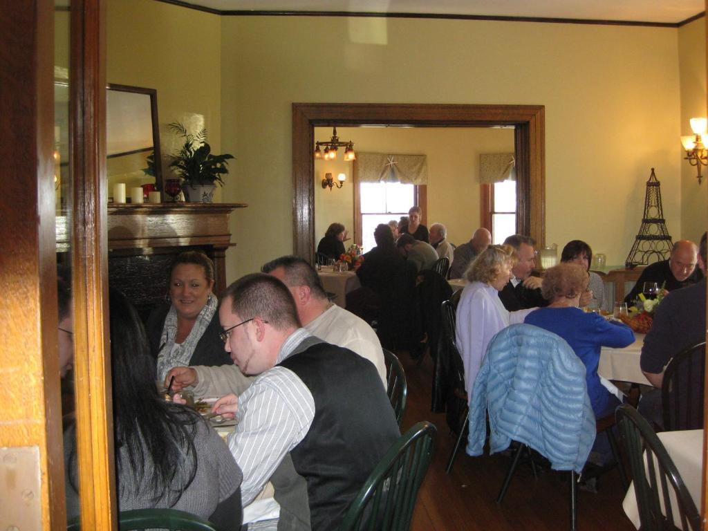 Castle Manor Inn Gloucester Ngoại thất bức ảnh