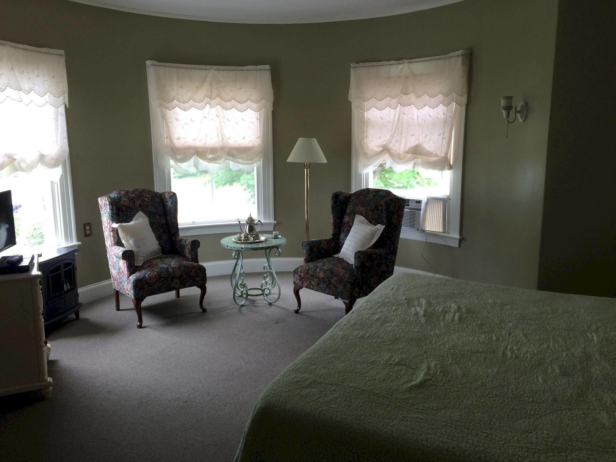 Castle Manor Inn Gloucester Ngoại thất bức ảnh